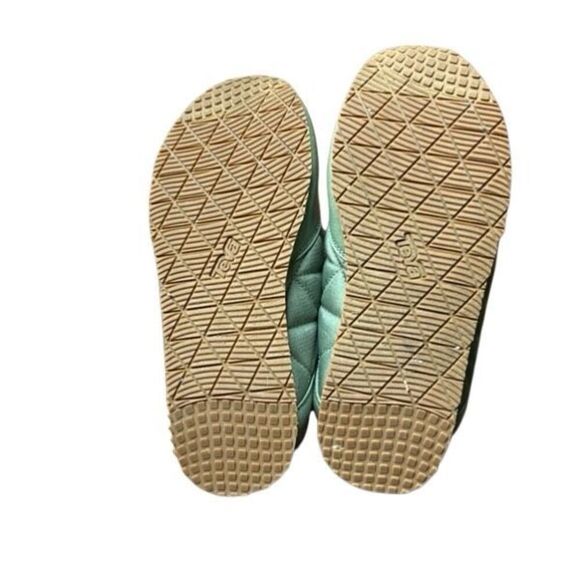 Teva Ember Moccasins Slip on Girls Shoes Kids shoes slip on shoes Size 4 - Picture 2 of 8